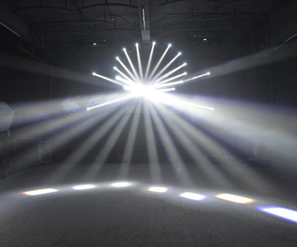 Ενεργοποιημένο κινούμενο επικεφαλής φως ακτίνων των ασύρματων οδηγήσεων Systerm ήχος με το άσπρο μίνι σκηνικό φως